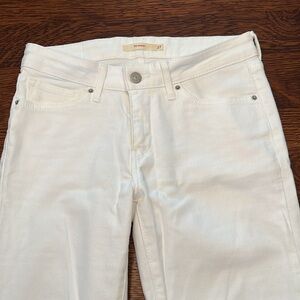 Levi 711 Skinny White Jeans in Size 27